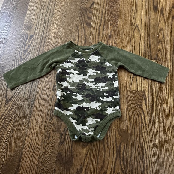 Garanimals camouflage long sleeve bodysuits, size 18M - Picture 4 of 6
